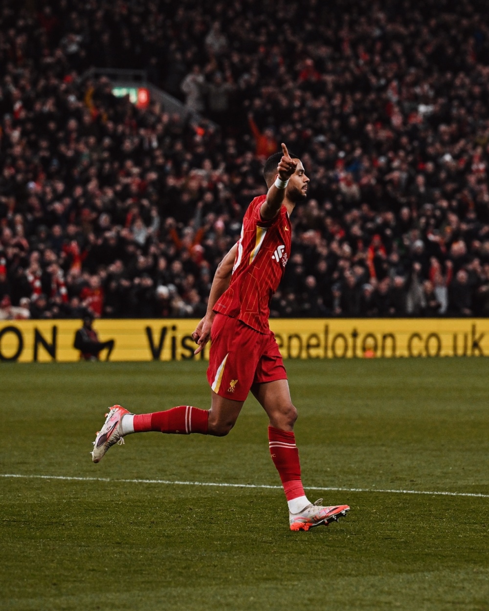 开云体育官方网站-利物浦客场告捷，萨拉赫造球成为英超射手王