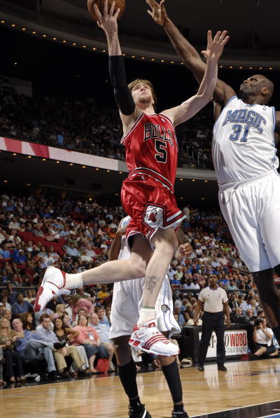 开云平台-公牛中锋下场反扑助球队赢得胜利坚定信念