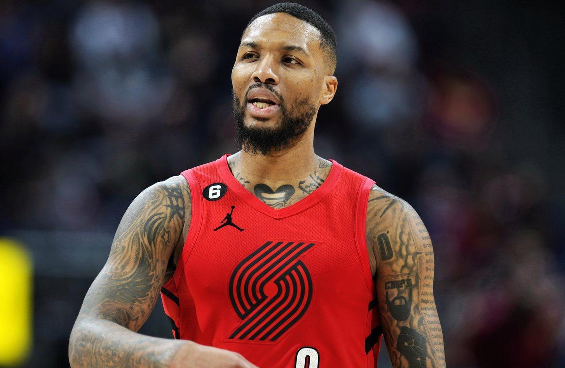 开拓者队控卫利拉德在比赛中展现超强得分能力