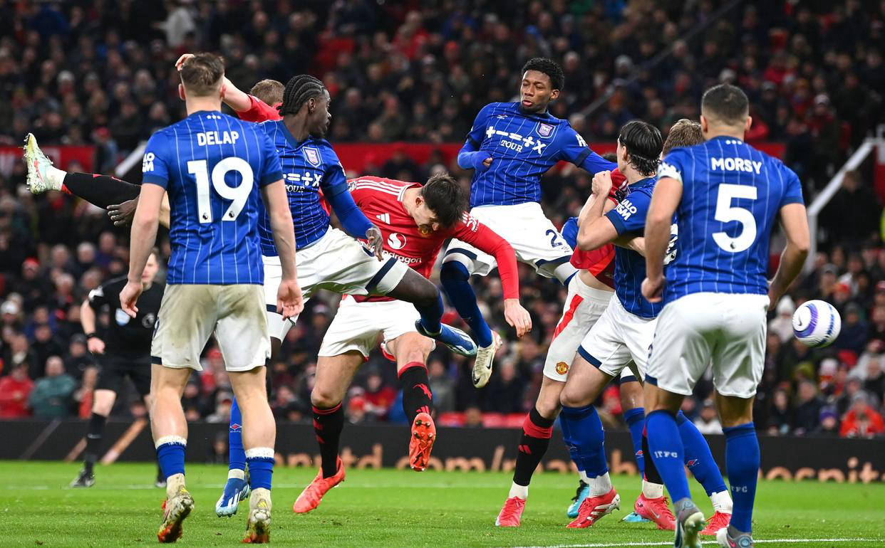 曼联中场传射绝杀,带领球队逆转胜利的简单介绍 曼联中场传射绝杀,带领球队逆转胜利的简单介绍