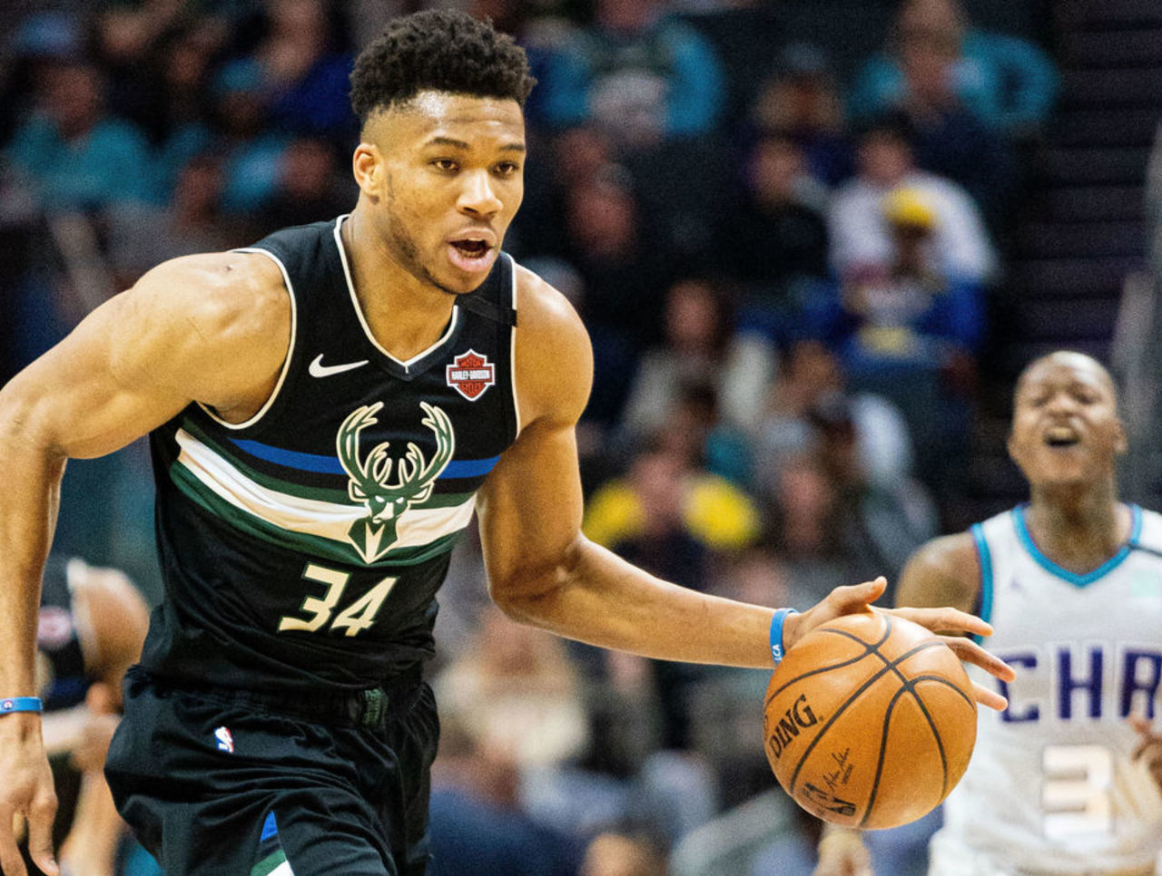 尼斯队在比赛中取得一场难得的胜利