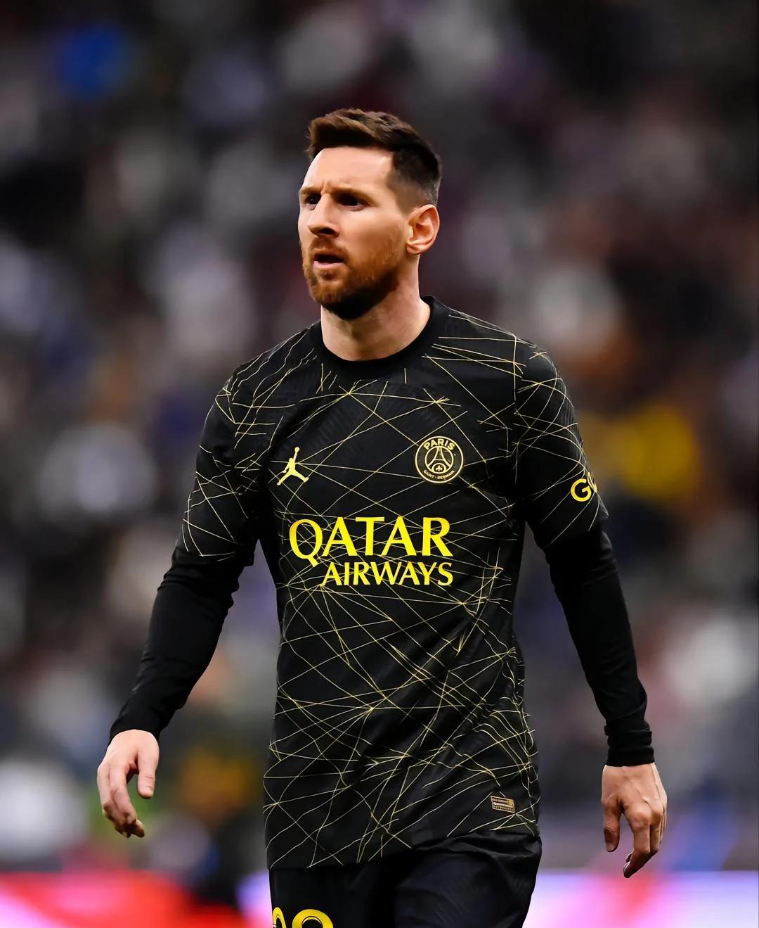 开云体育app-梅西转会巴黎圣日耳曼，签约两年合同的简单介绍