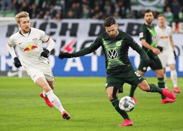 关于沃尔夫斯堡再获胜，连胜领先的信息