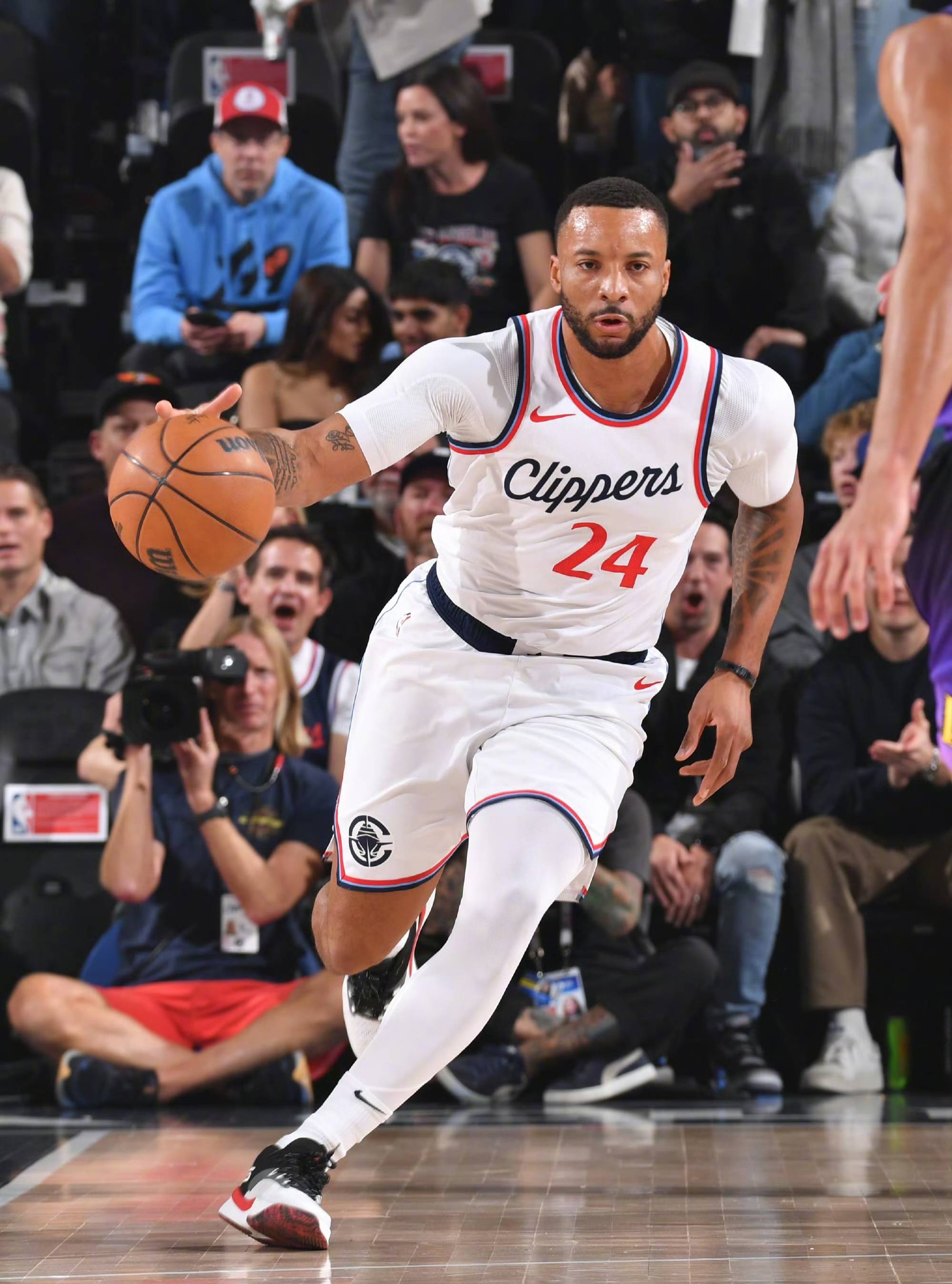 开云体育APP下载-快船险胜鹈鹕，晋级季后赛希望增大