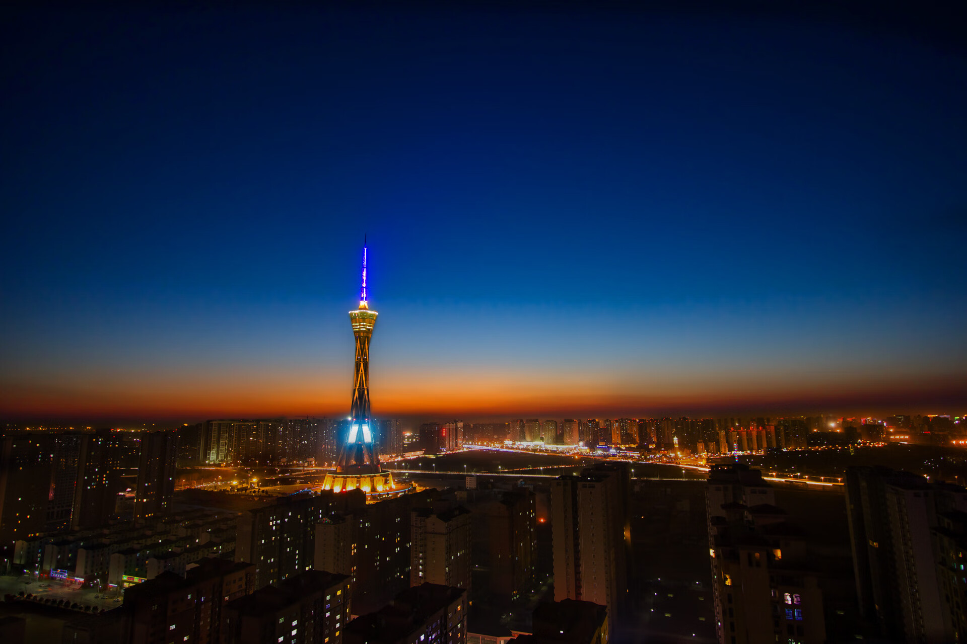 卢卡库点燃伊斯坦布尔之夜，多特蒙德客场挑战土耳其豪门的欧冠激战